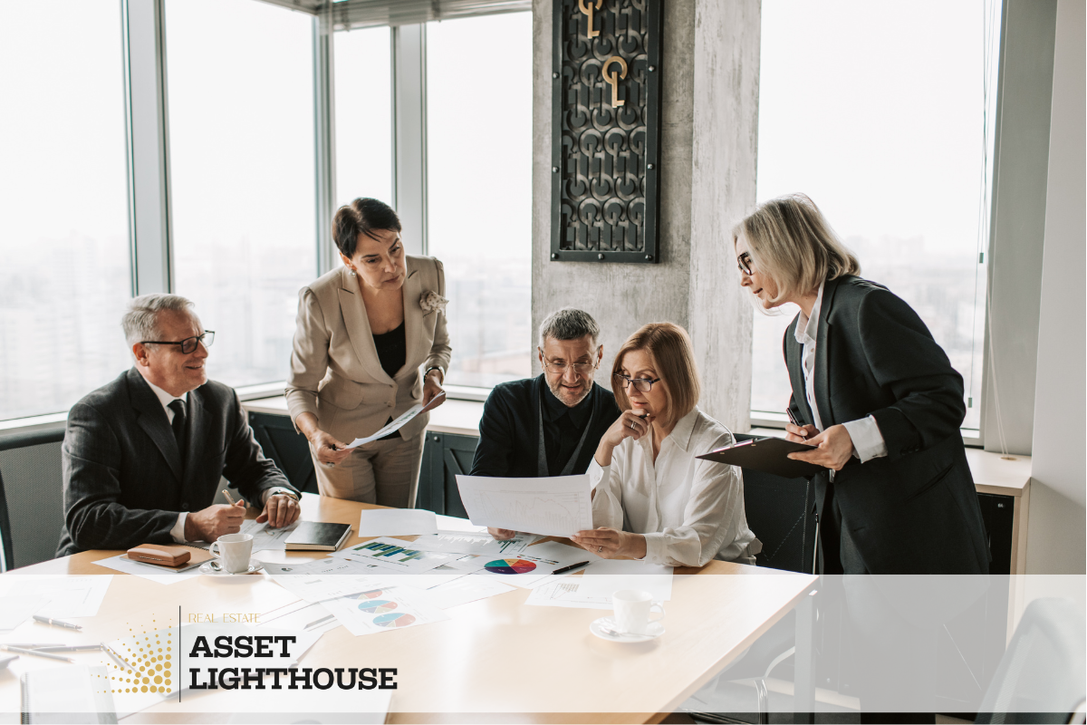 Servicio HOGARIZA El Secreto del Equipo Comercial para Encontrar Tu Propiedad, No Una Propiedad. Descubre el servicio HOGARIZA de Asset Lighthouse y aprende cómo encontrar vivienda ideal en Costa Blanca con un enfoque 100% personalizado, optimizando tu búsqueda y tu tiempo.