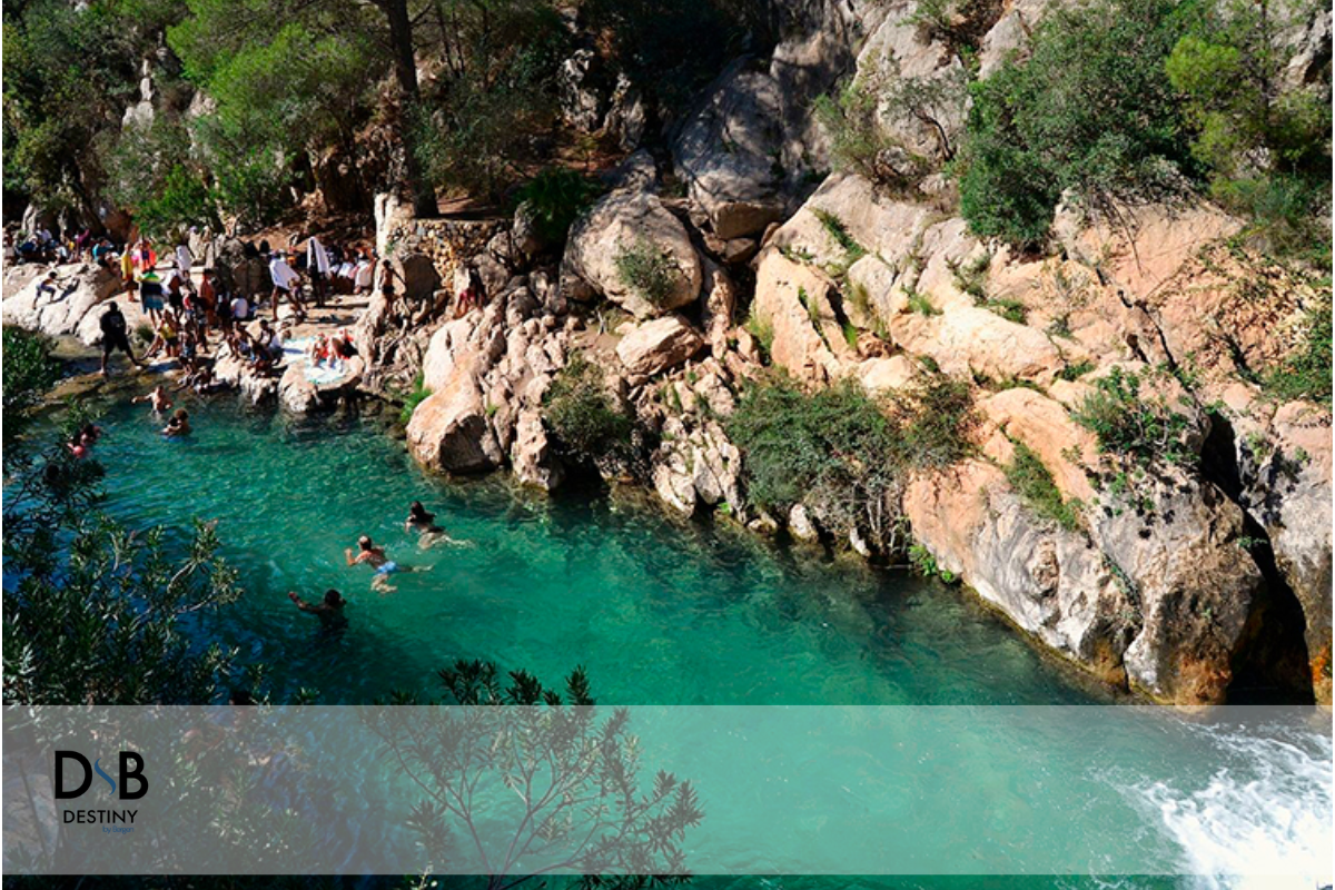 Viviendo en La Nucía Lujo, Naturaleza y Servicios al Lado de su Nuevo Apartamento. Descubra los beneficios de vivir cerca del Colegio Internacional La Nucía. Un estilo de vida de lujo, naturaleza y servicios de élite en la Costa Blanca, optimizando su tiempo familiar.