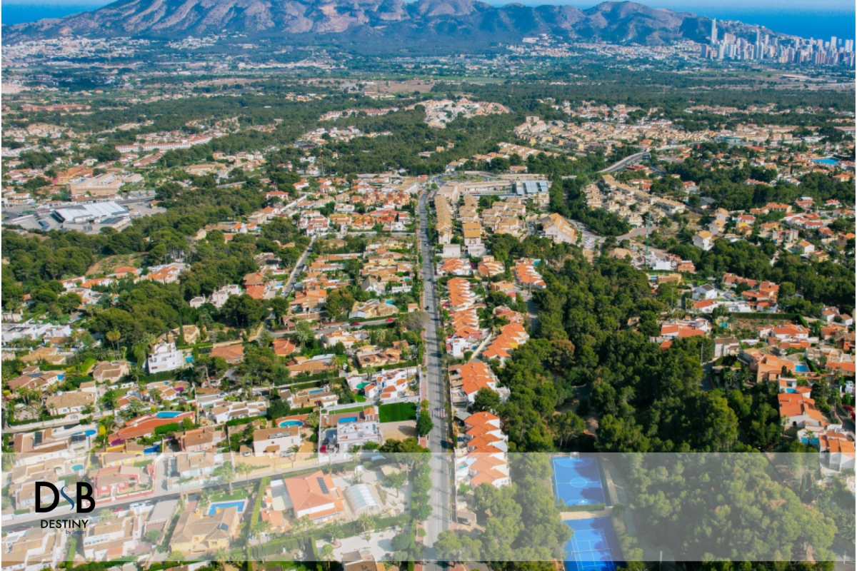 Viviendo en La Nucía Lujo, Naturaleza y Servicios al Lado de su Nuevo Apartamento. Descubra los beneficios de vivir cerca del Colegio Internacional La Nucía. Un estilo de vida de lujo, naturaleza y servicios de élite en la Costa Blanca, optimizando su tiempo familiar.